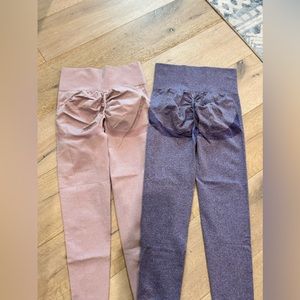 2 pairs of scrunched leggings